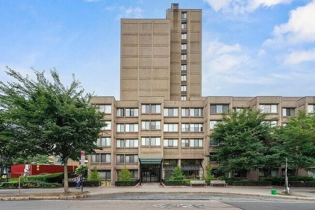 Building Photo - 1731 Beacon St