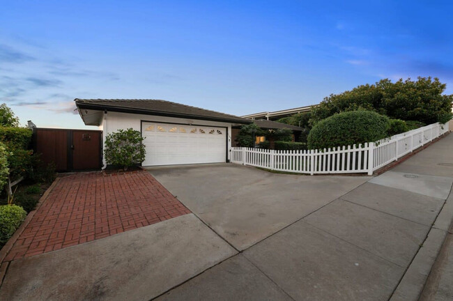 Building Photo - 5108 Pacifica Dr