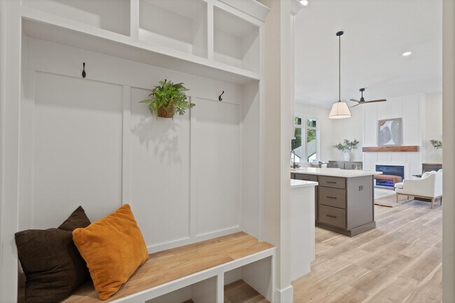 Building Photo - 5201 Buttercup Dr