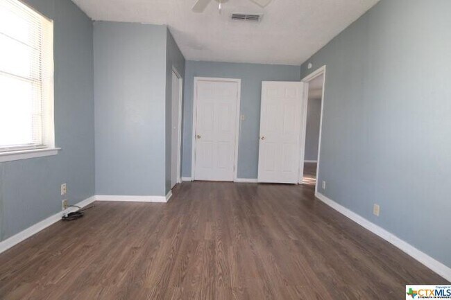 Building Photo - 409 Short Ave