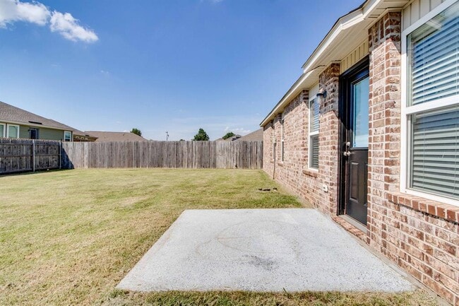 Building Photo - 2217 Stella Rd