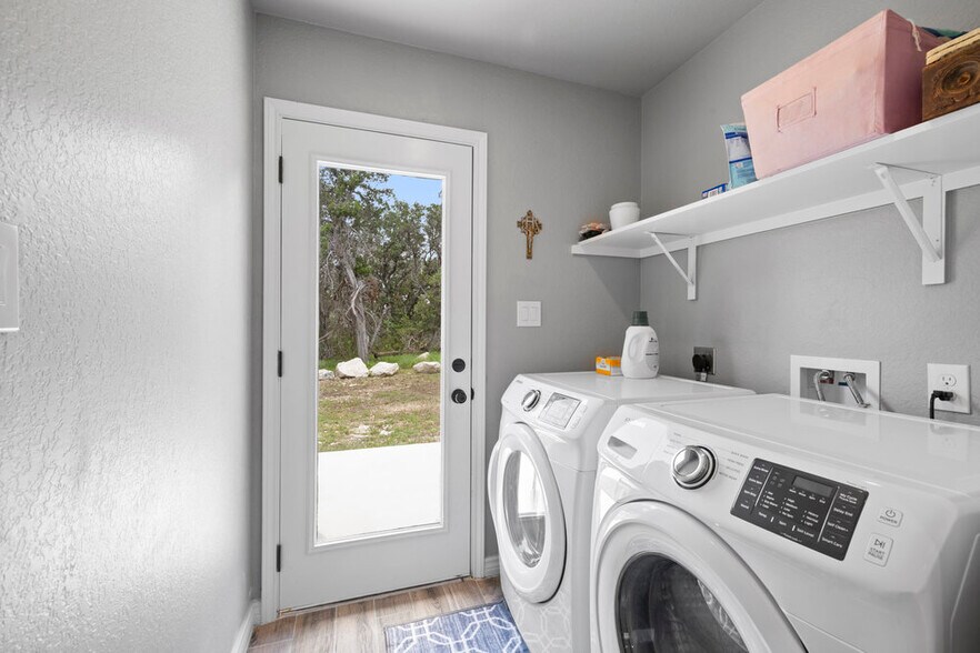 Building Photo - 1777 Point View