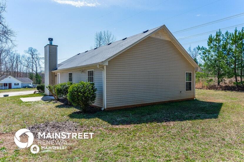 Building Photo - 55 Amber Way