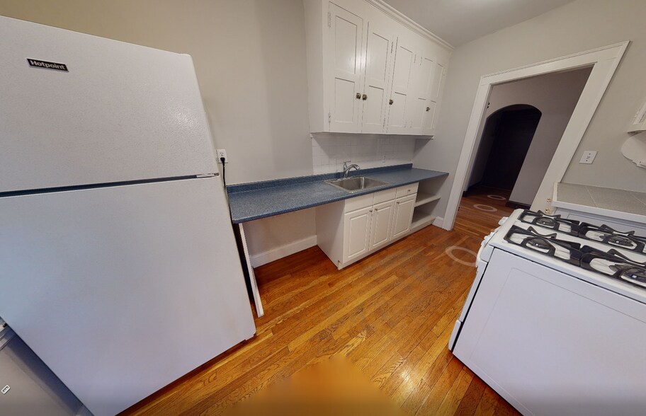 Building Photo - 116 College Ave