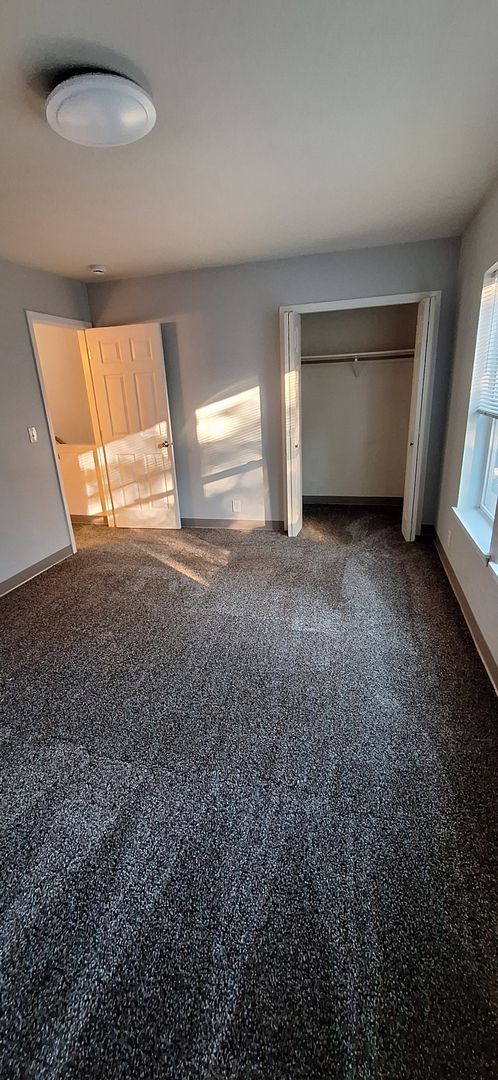 Building Photo - 196 - 3427/3429 SE 3rd