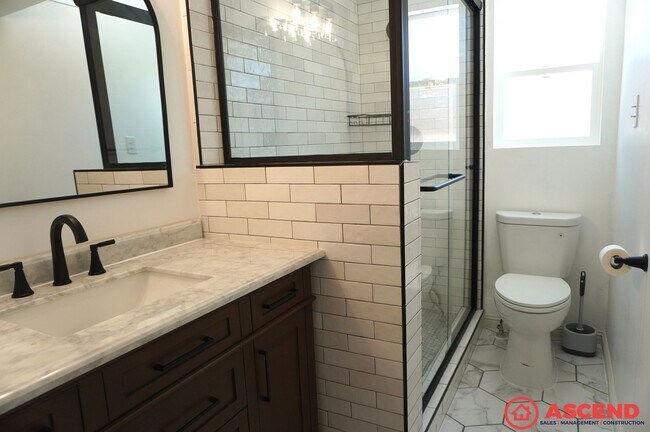 Building Photo - Cozy 3BD/2BA Home in Bakersfield's 93306 — Fully Equipped, Fireplace, Solar & All Pets Welcome!