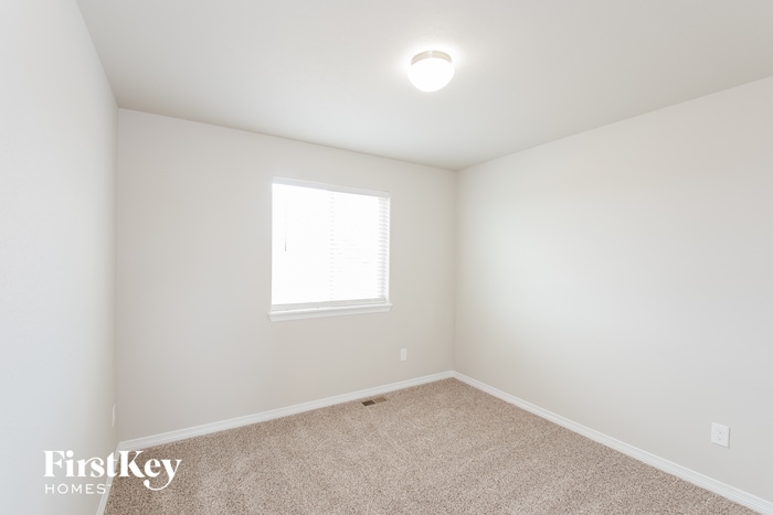 Building Photo - 6524 Vedder Dr