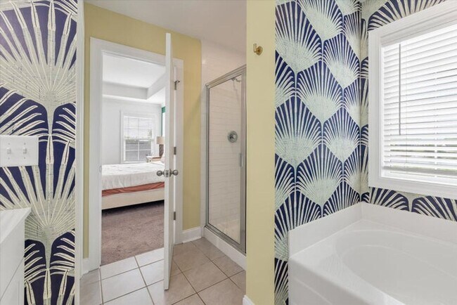Building Photo - Show stopping 5 bed/3 bath rental in the h...