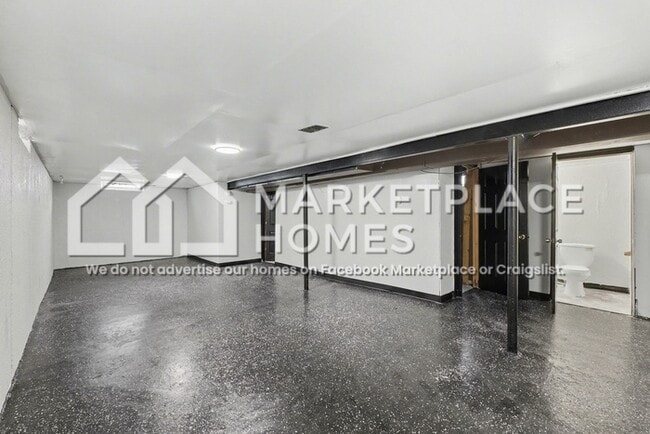 Building Photo - 19422 Algonac St