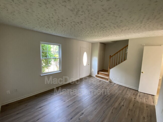 Building Photo - 200 Brighton Sq