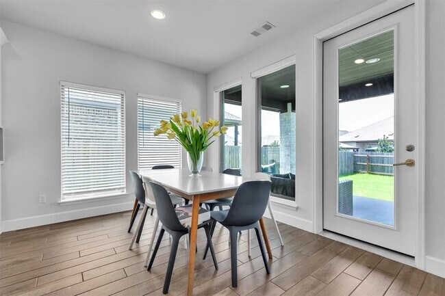 Building Photo - 113 Lenera Dr