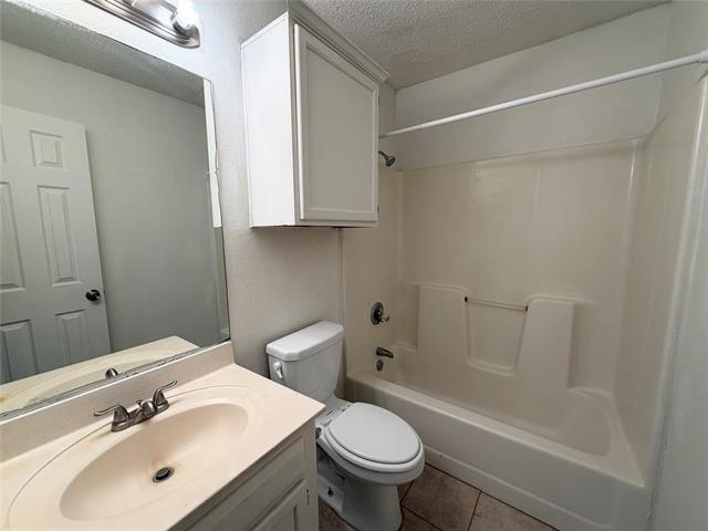 Building Photo - 805 Hillbrooke Dr