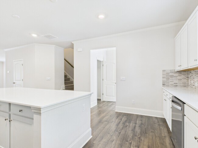 Building Photo - 3 Bed, 3.5 Bath, Finished Basement room, 2 car garage, walkable to Woodstock Middle and High scho...