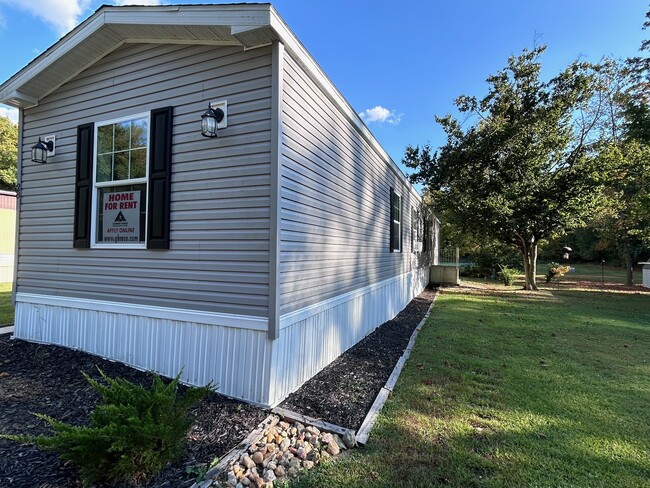 Building Photo - 28 Oak Tree Ln