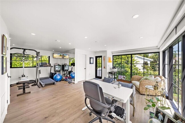 Building Photo - 5728 Pine Tree Dr