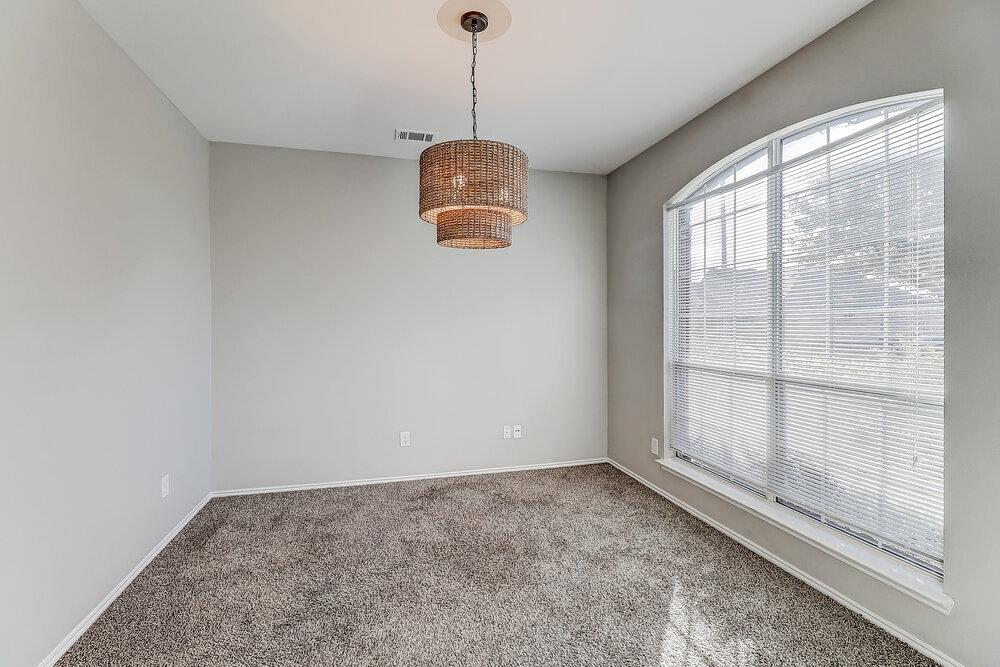 Building Photo - 925 Trailwood Dr