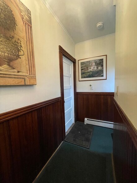 Back Entry - 8 Woodland St