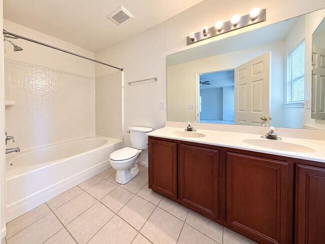 Building Photo - 468 Canewood Pl