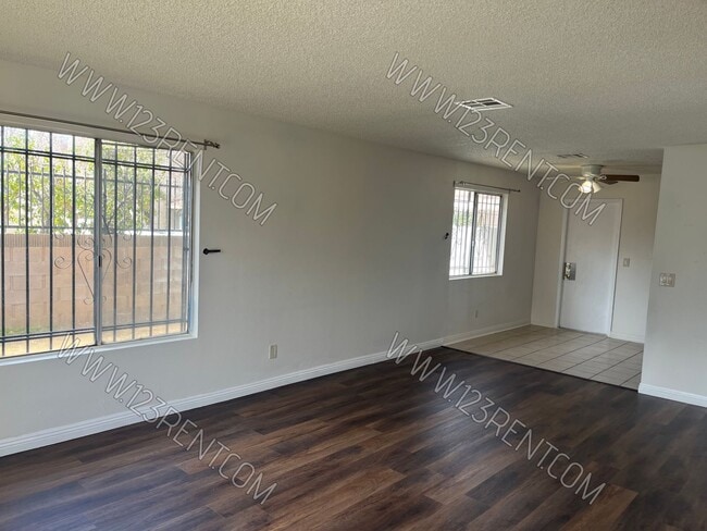 Building Photo - 2BD/1.5BTH TOWNHOUSE WEST LANCASTER
