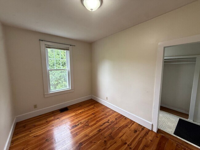 Building Photo - 986 S East St