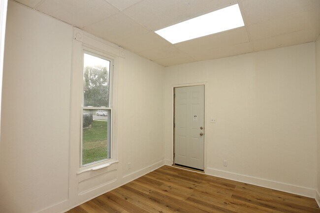 Building Photo - 612 E Pike St