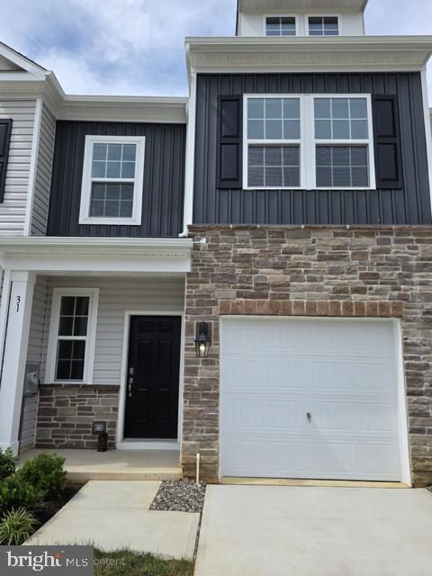 Primary Photo - 31 Whaler Dr
