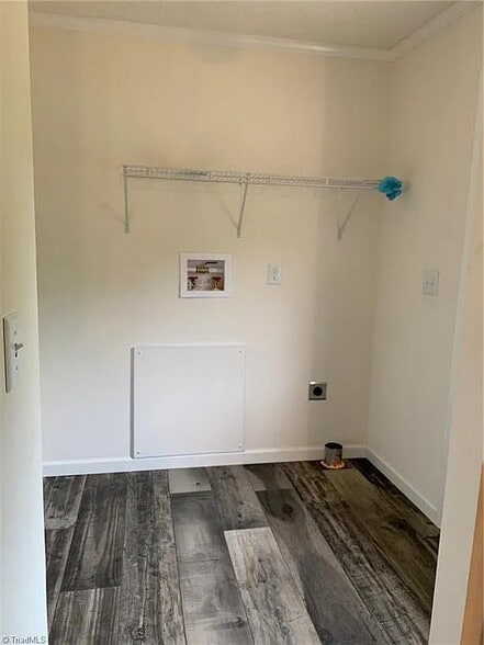 Building Photo - 3735 Oakwood Dr