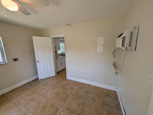 Building Photo - 180 Penn Way