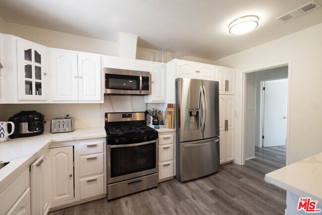 Building Photo - 19119 Sylvan St