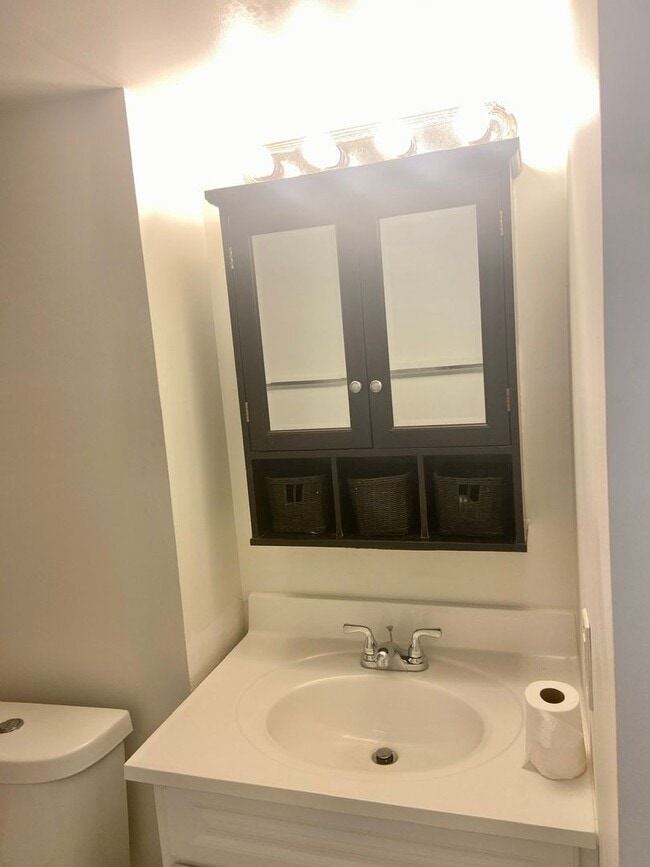 Building Photo - Renovated 1 bedroom 1 bath near Schofield ...