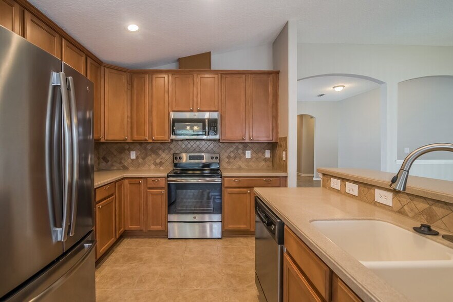 Building Photo - 2109 S Cranbrook Ave