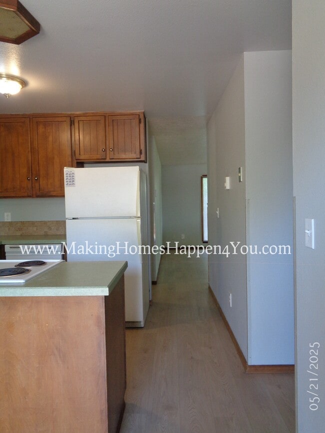 Building Photo - 2844 Randi Ln NE