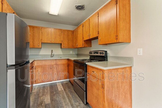 Building Photo - 4127 SE 28th Ave