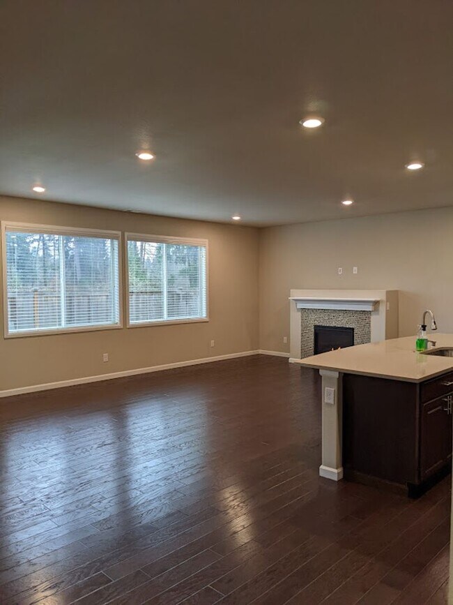 Building Photo - Northshore, Bothell, Millcreek 4 bedroom Home Special offer!