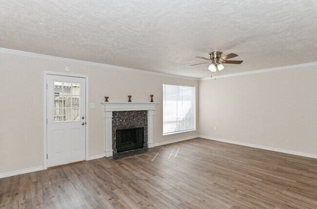 Building Photo - 6428 Alisa Ln