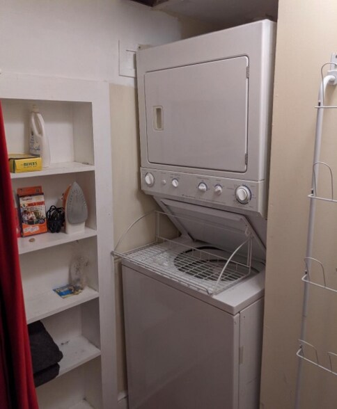 Building Photo - 219 3rd St NE