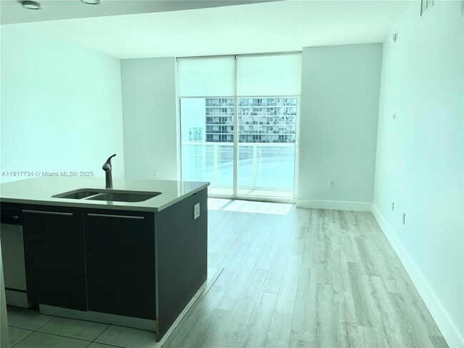 Building Photo - 1900 N Bayshore Dr