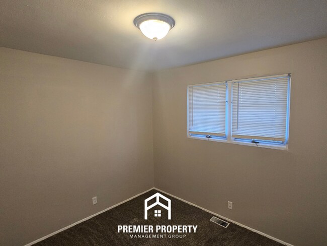 Building Photo - 2185 Flight Dr