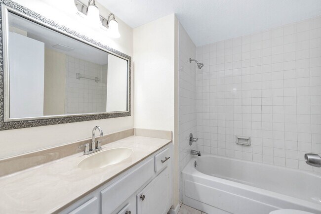 Building Photo - 14515 Wunderlich Dr