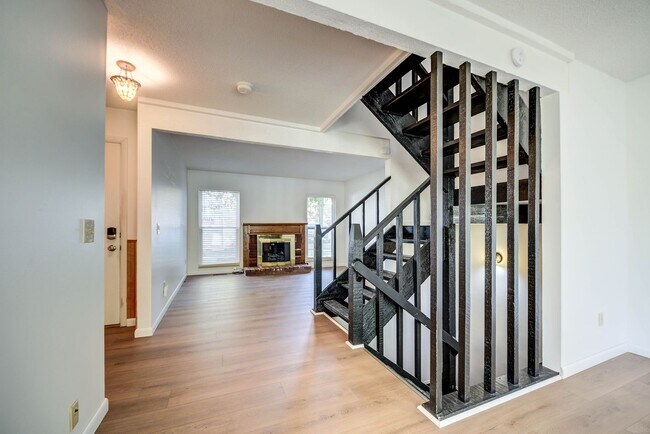 Building Photo - Live the Lake Lifestyle! 3-bedroom, 1.5-bath Condo