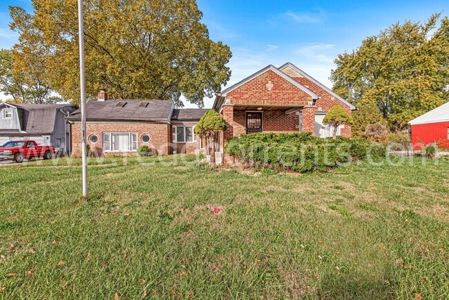 Building Photo - 328 N Post Rd