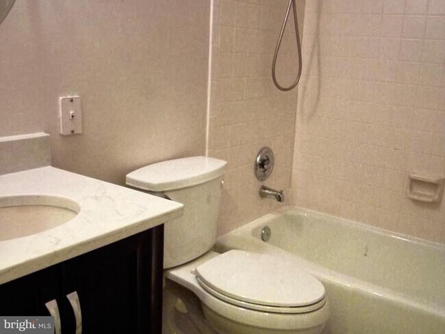 Building Photo - 7256 Glen Hollow Ct