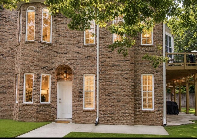 Building Photo - 6041 Bear Lake Dr