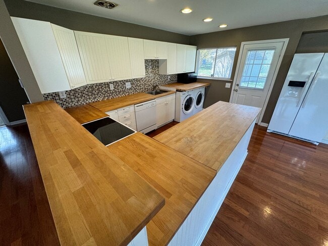 Building Photo - 3 Bedroom- Upper Arlington area