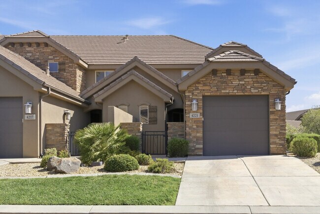 Building Photo - 4221 Torrey Pines Dr