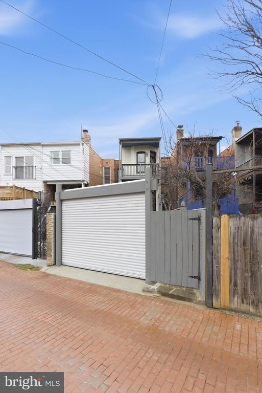 Building Photo - 1319 East Capitol St SE