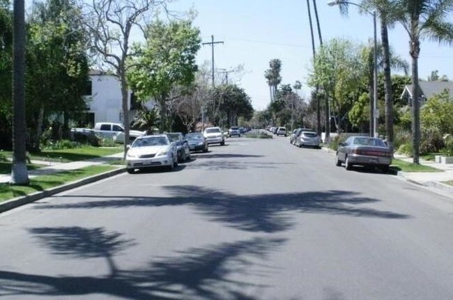 Building Photo - 3046 E Vista St