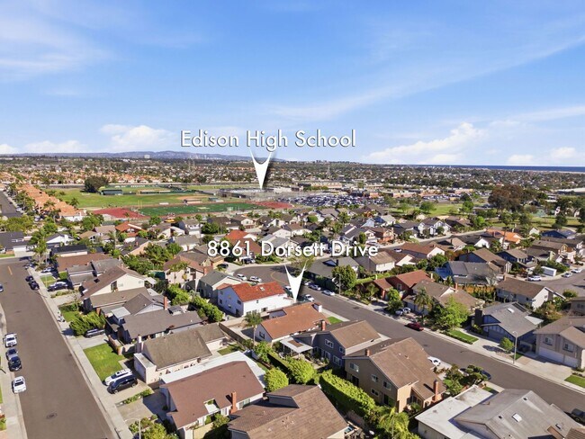 Building Photo - Beautifully Updated Huntington Beach 3 Bedroom / 2 Bathroom Home