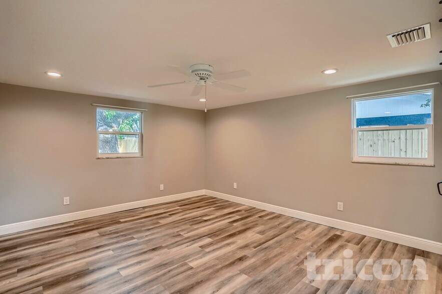 Building Photo - 5285 86th Ave