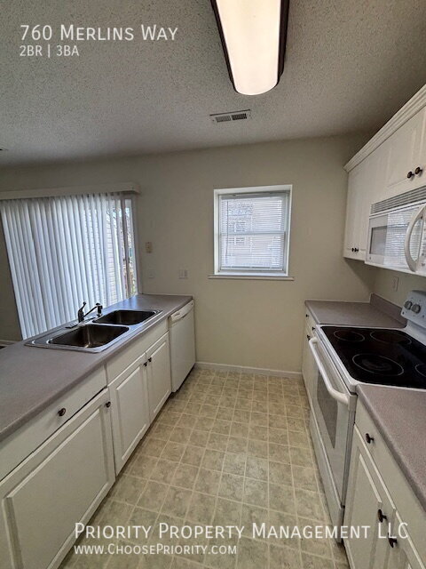 Building Photo - 760 Merlins Way